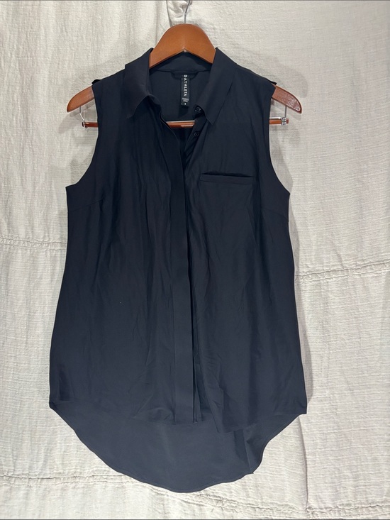 Athleta Tops - Athleta Urbanite II Tank Top Black Sleeveless Button-Up Size Small Like New